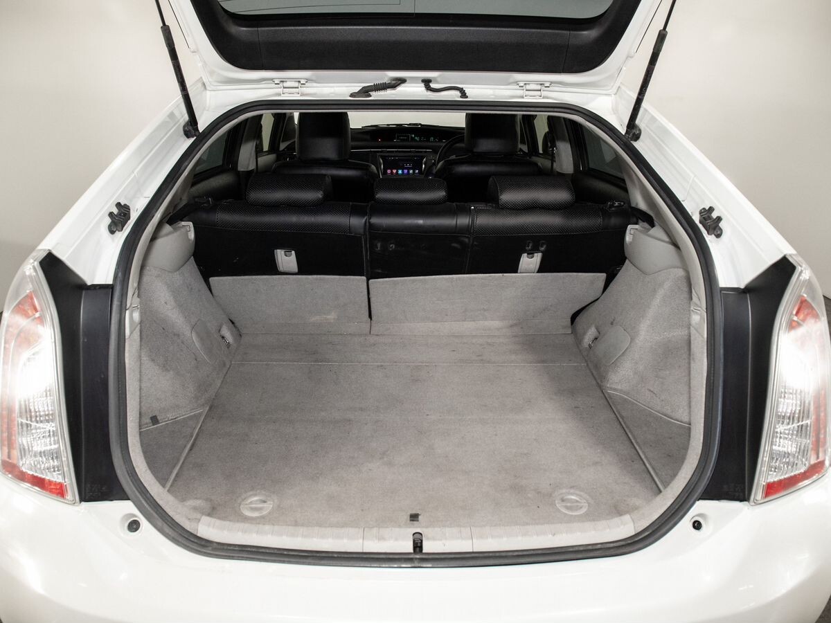 Toyota Prius 2014 - фото автомобиля