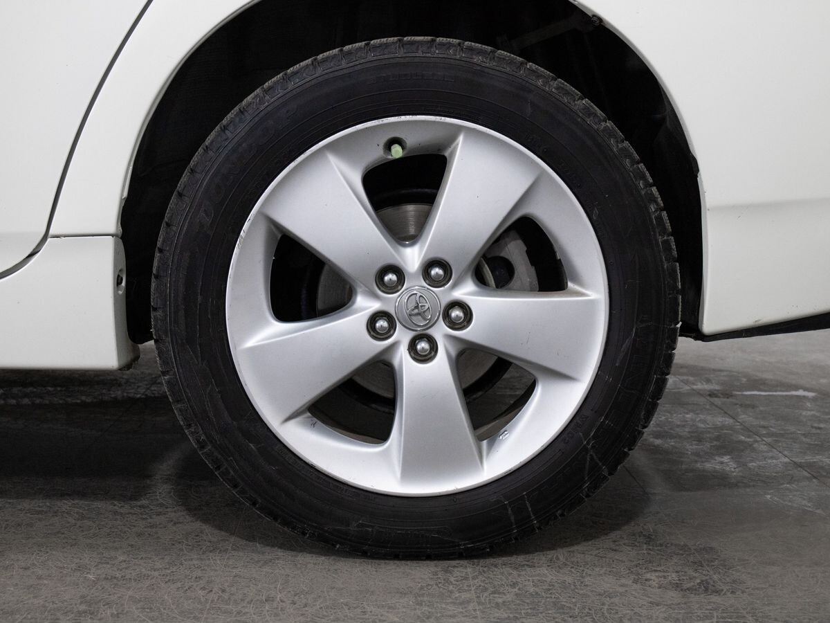 Toyota Prius 2014 - фото автомобиля