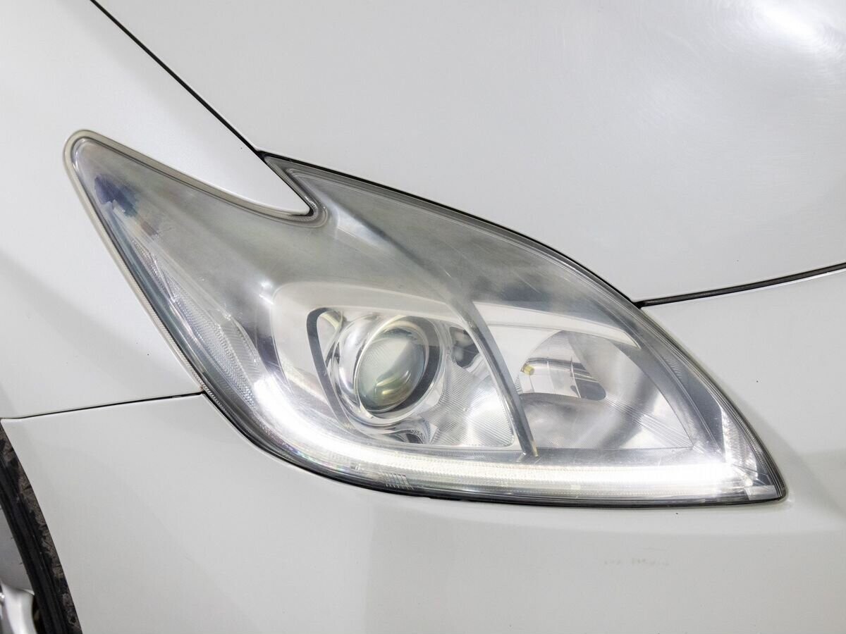 Toyota Prius 2014 - фото автомобиля