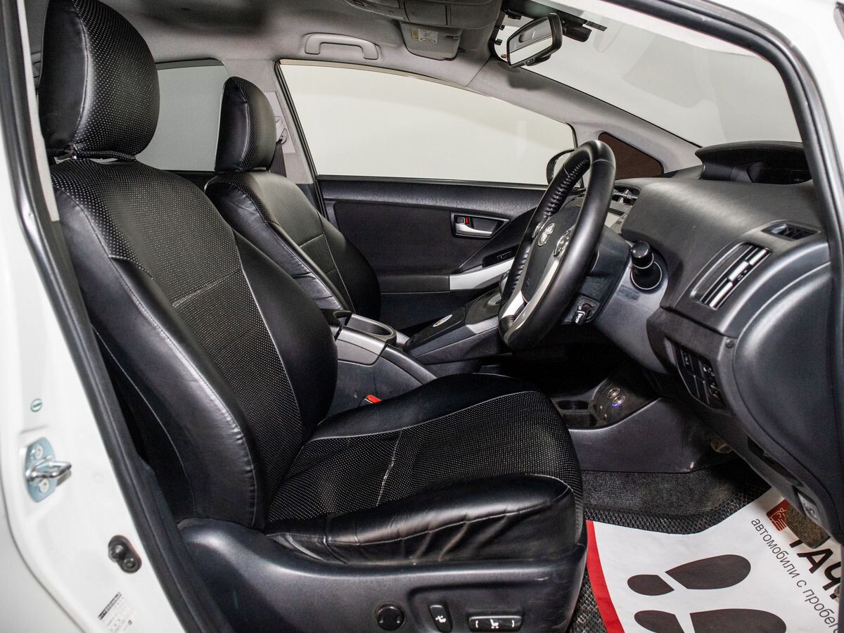 Toyota Prius 2014 - фото автомобиля