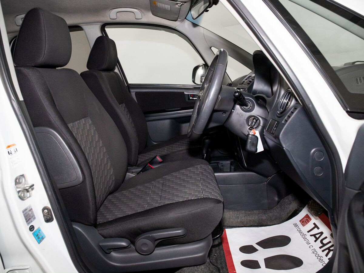 Suzuki SX4 2008 - фото автомобиля