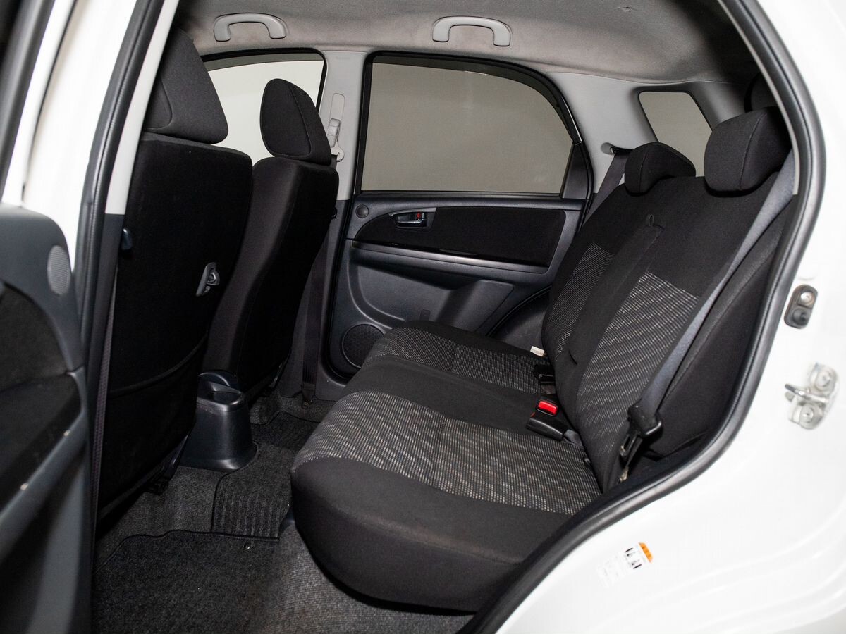 Suzuki SX4 2008 - фото автомобиля