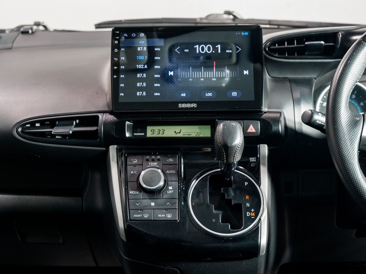 Toyota Wish 2011 - фото автомобиля