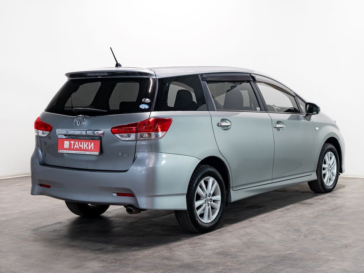 Toyota Wish 2011 - фото автомобиля