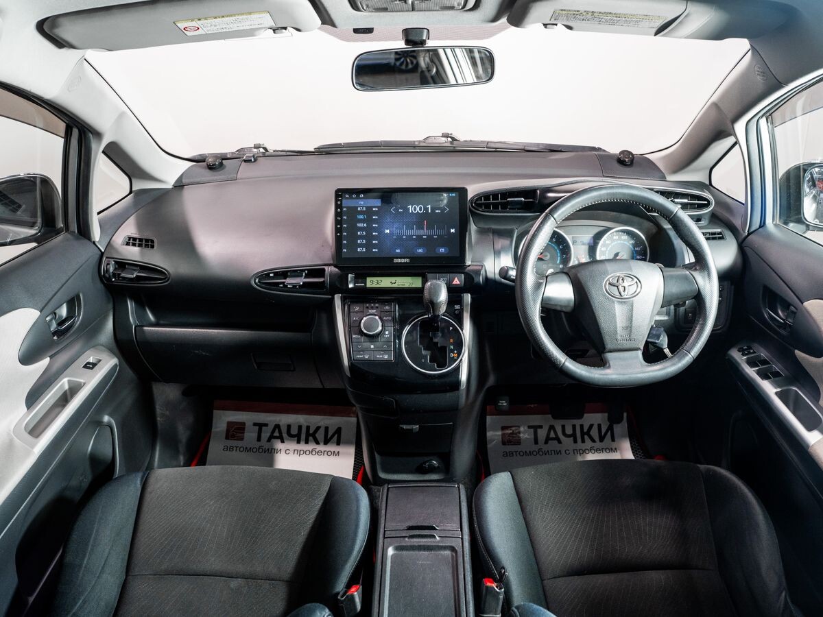 Toyota Wish 2011 - фото автомобиля