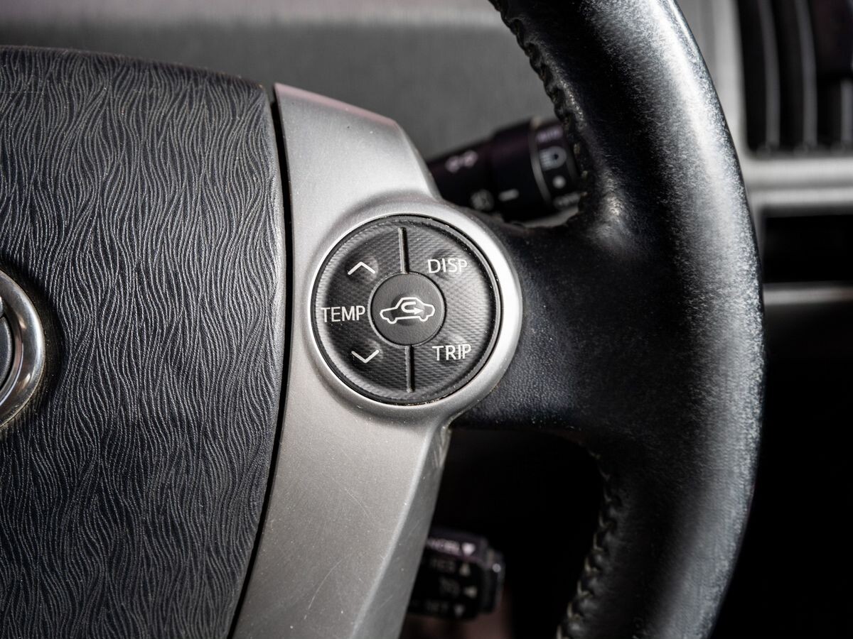 Toyota Prius Alpha 2013 - фото автомобиля