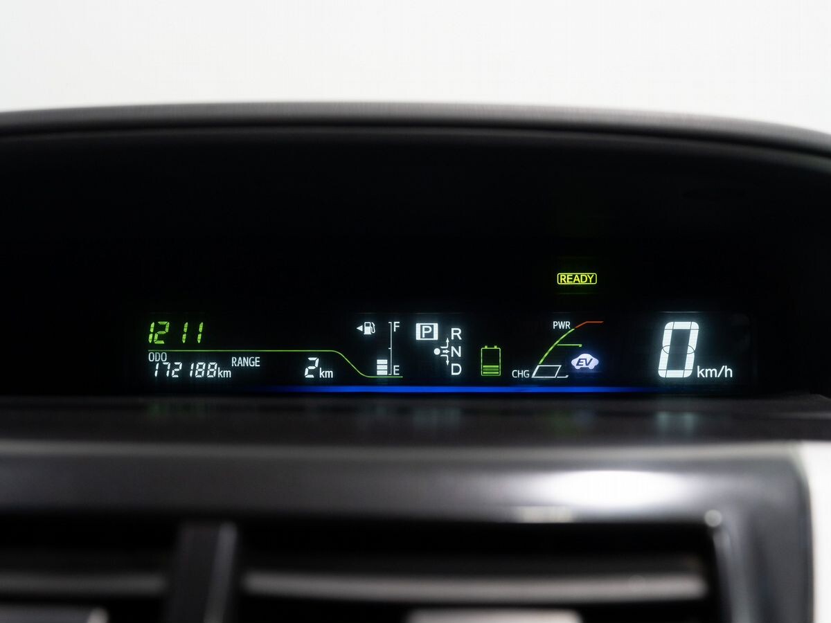 Toyota Prius Alpha 2013 - фото автомобиля