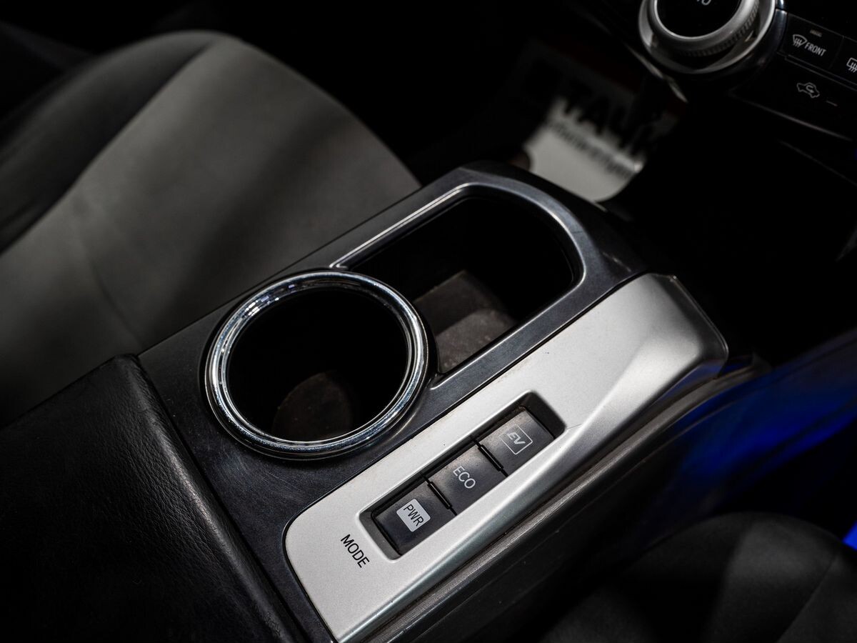 Toyota Prius Alpha 2013 - фото автомобиля