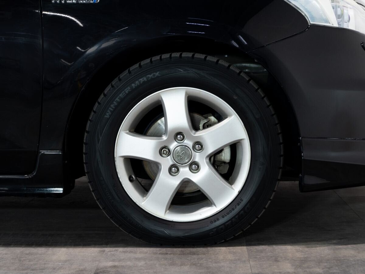 Toyota Prius Alpha 2013 - фото автомобиля