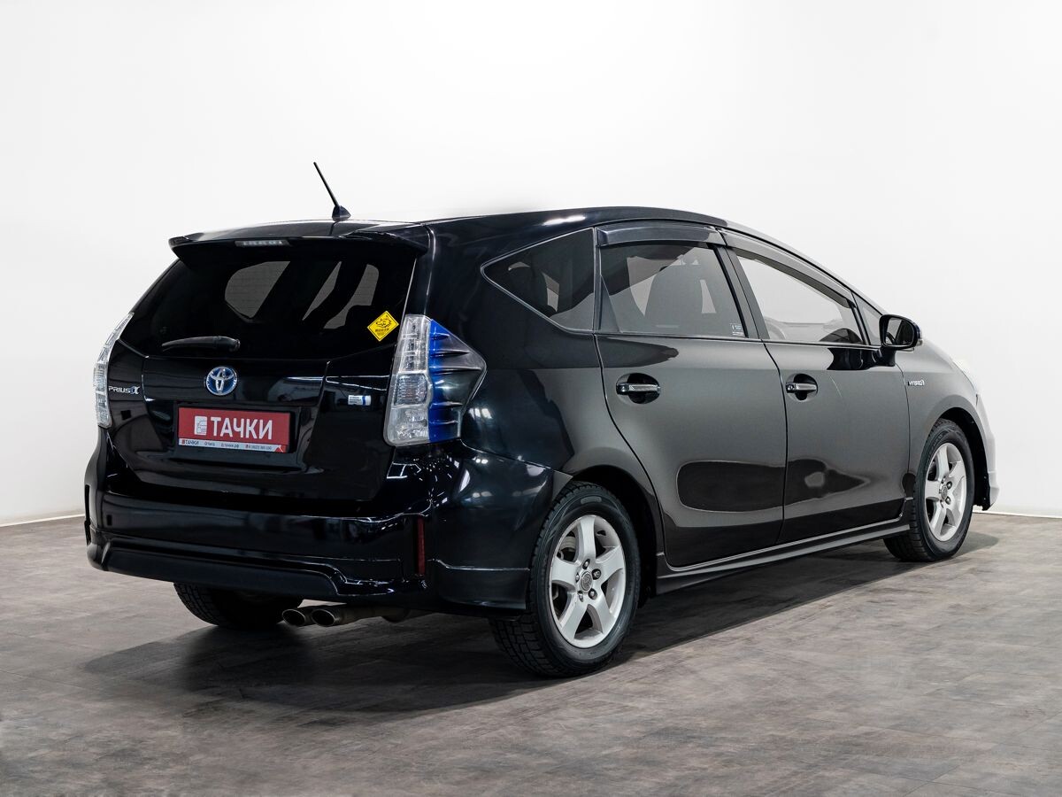 Toyota Prius Alpha 2013 - фото автомобиля