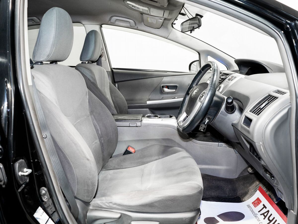 Toyota Prius Alpha 2013 - фото автомобиля