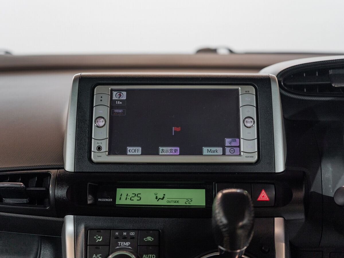 Toyota Wish 2010 - фото автомобиля