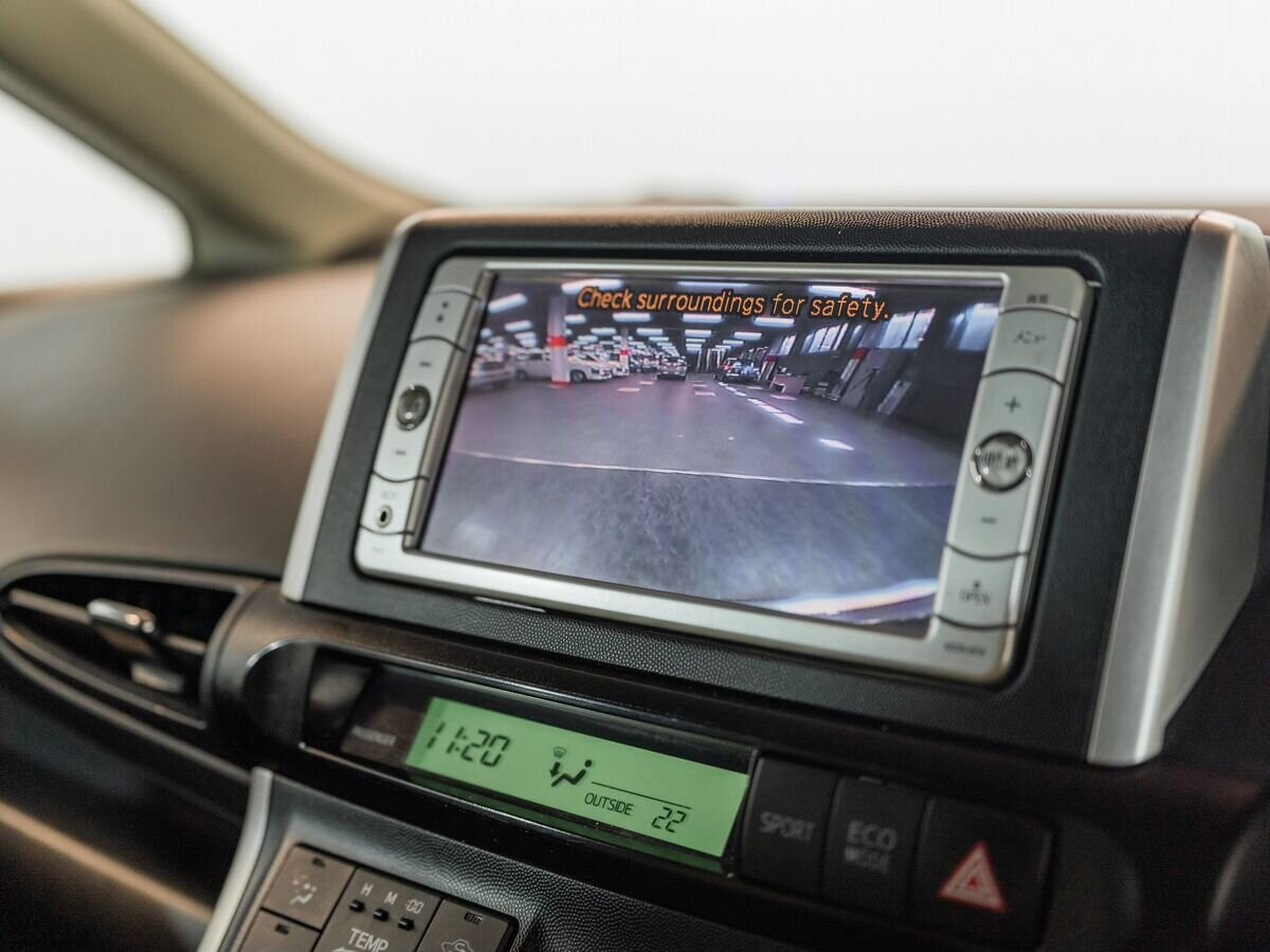 Toyota Wish 2010 - фото автомобиля