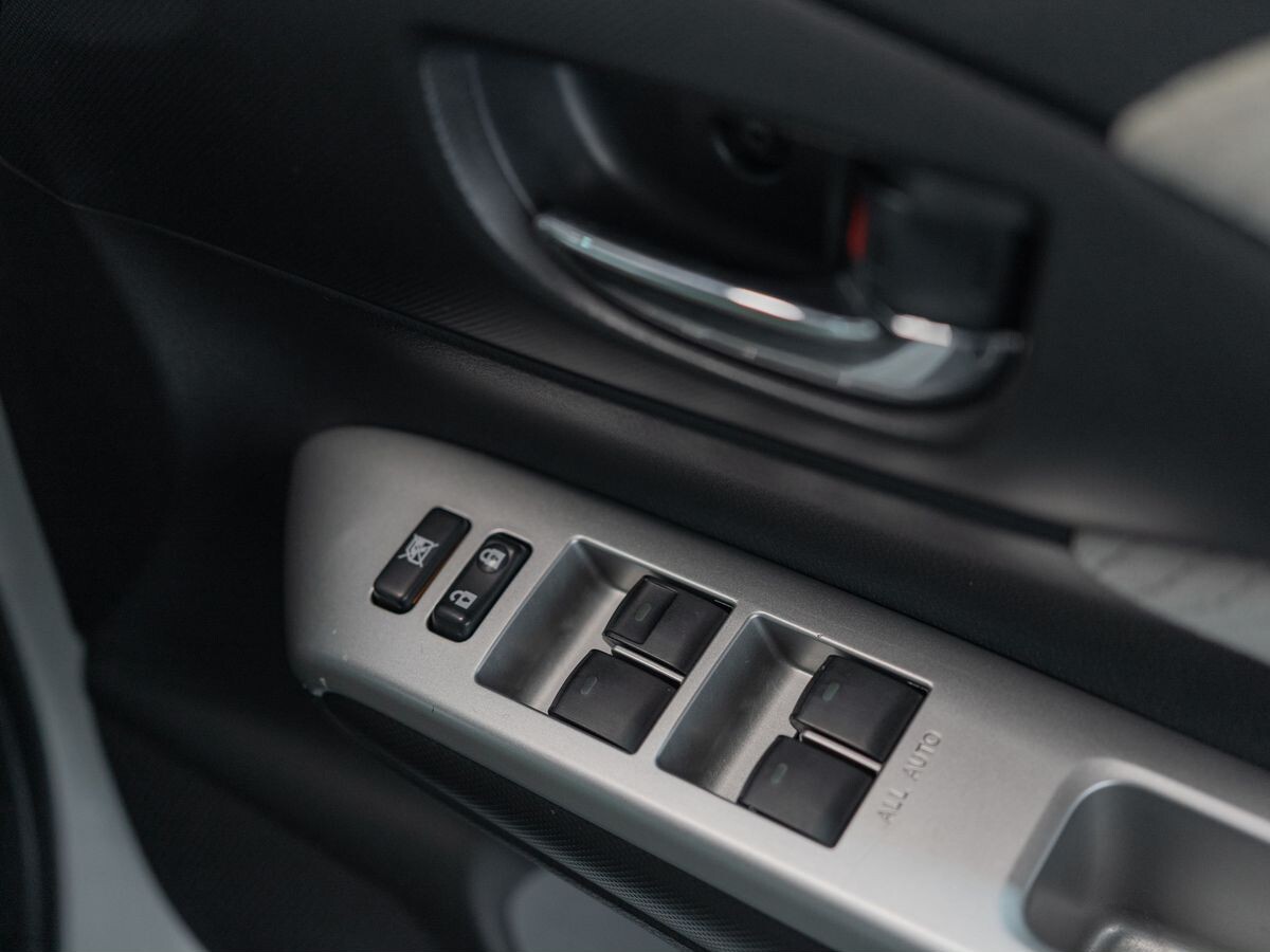 Toyota Wish 2010 - фото автомобиля