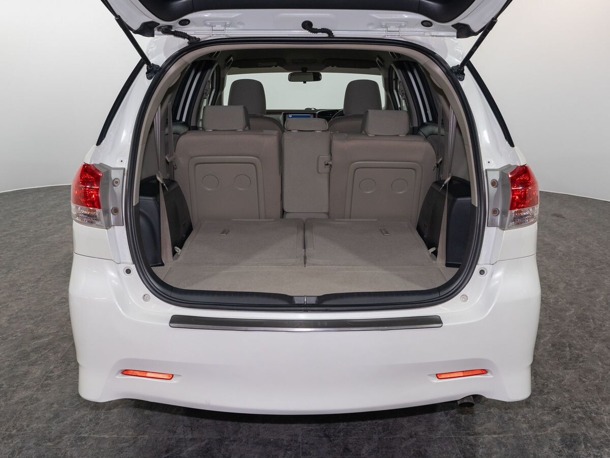 Toyota Wish 2010 - фото автомобиля