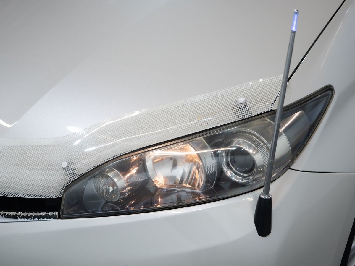 Toyota Wish 2010 - фото автомобиля