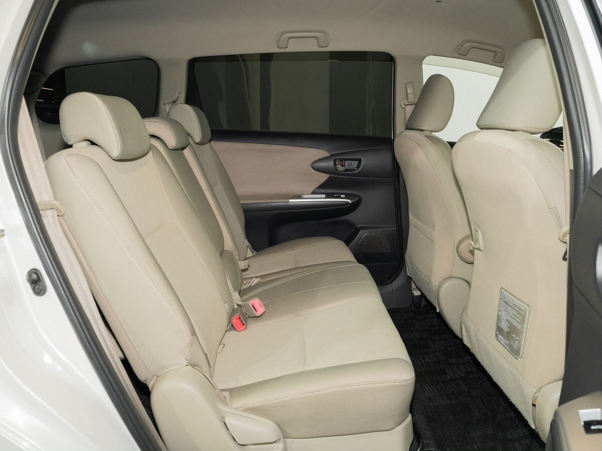 Toyota Wish 2010 - фото автомобиля