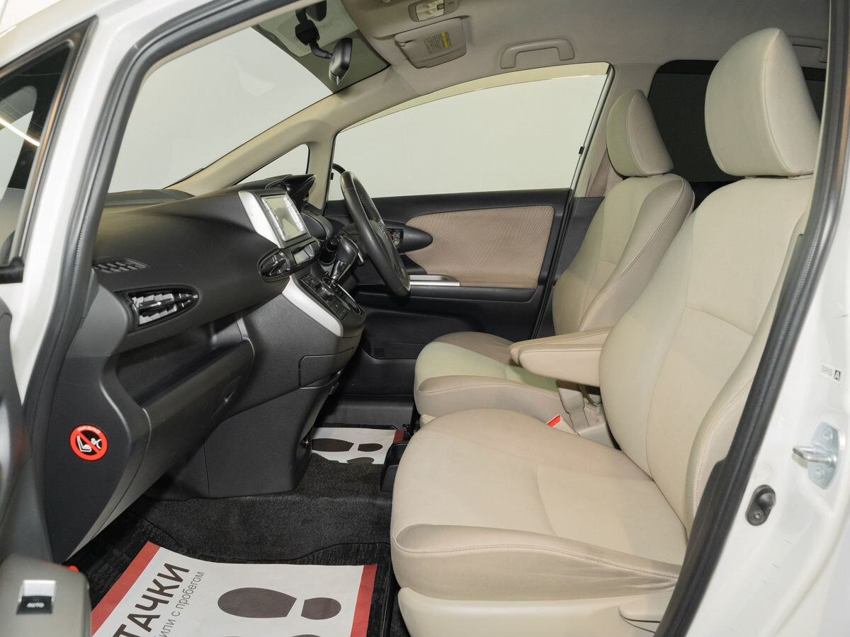 Toyota Wish 2010 - фото автомобиля