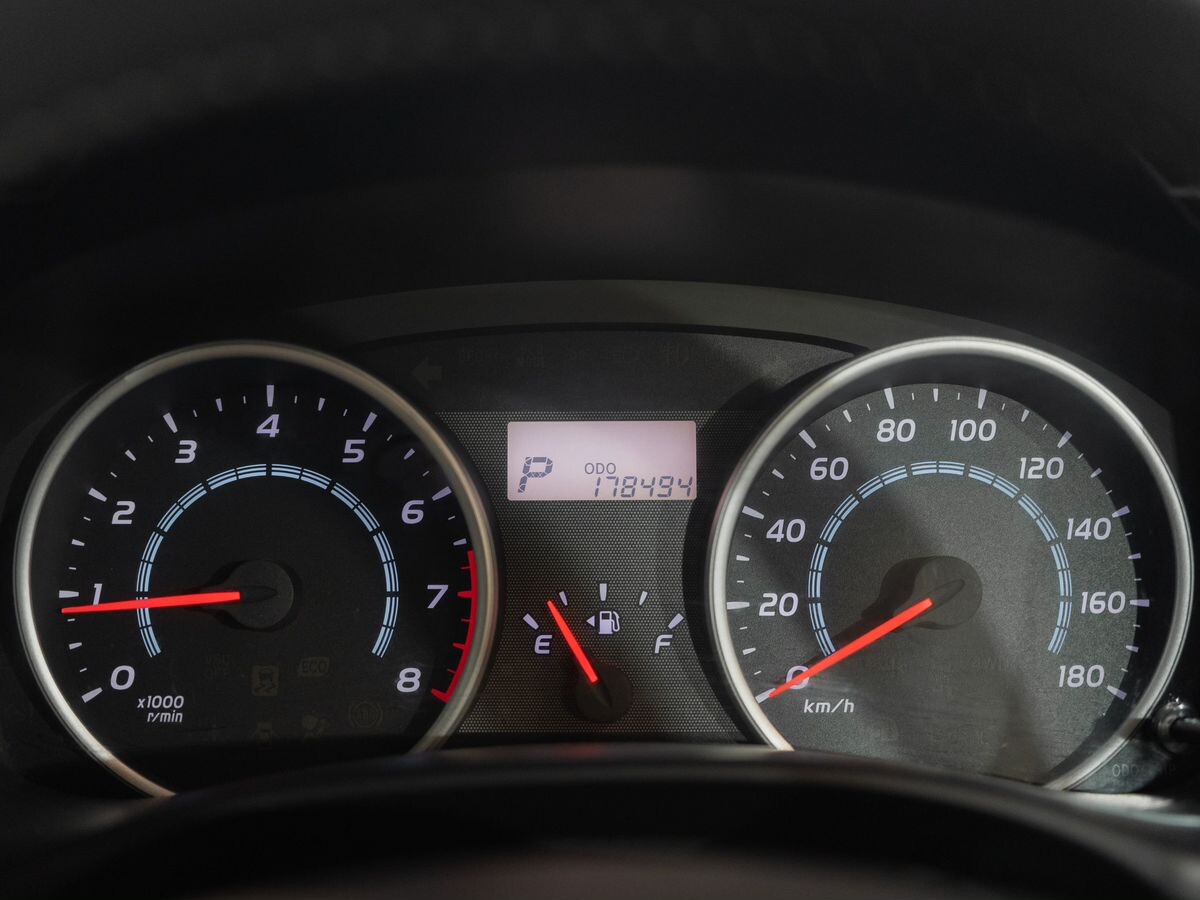 Toyota Wish 2010 - фото автомобиля