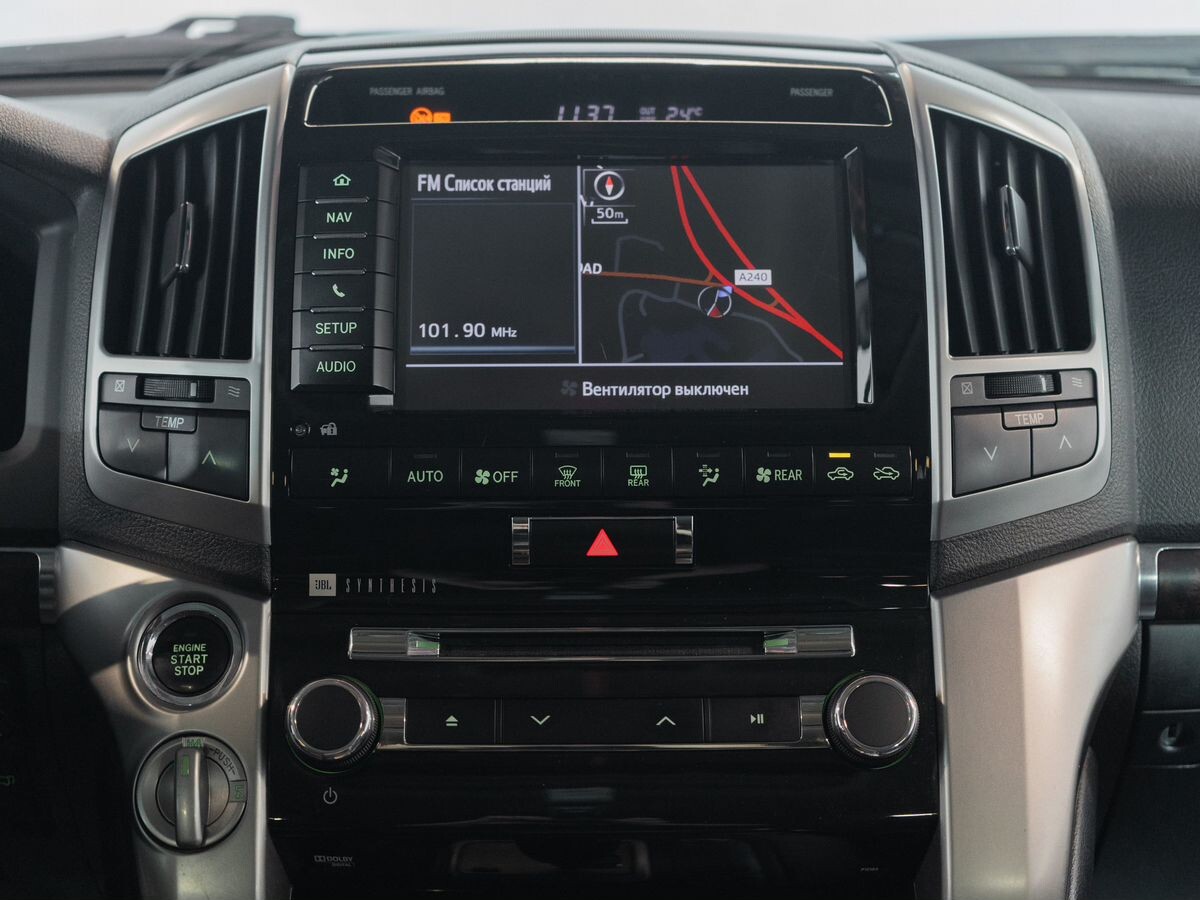 Toyota Land Cruiser 2013 - фото автомобиля