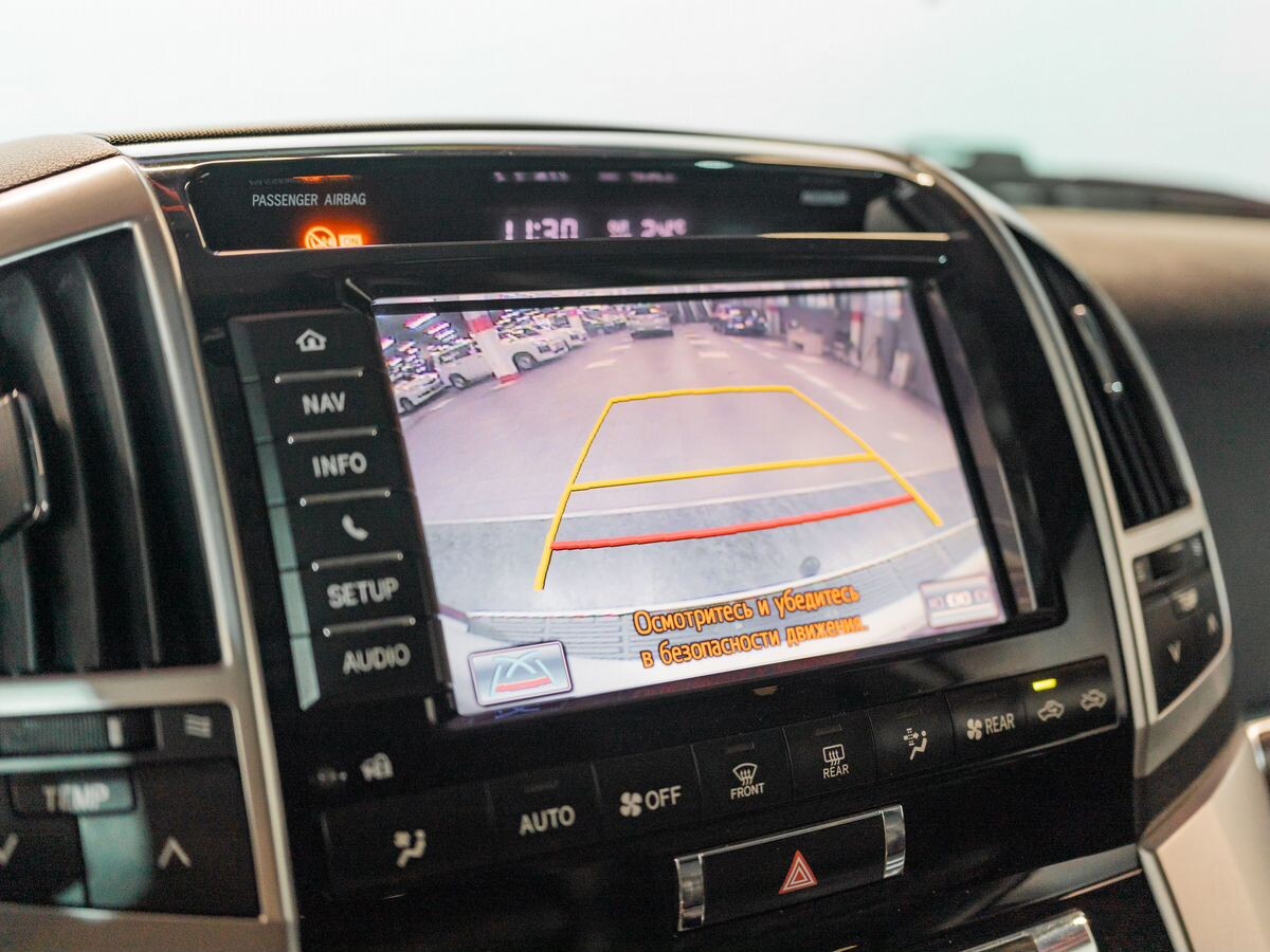 Toyota Land Cruiser 2013 - фото автомобиля