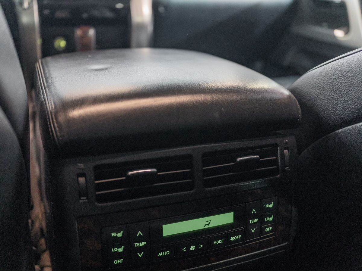 Toyota Land Cruiser 2013 - фото автомобиля