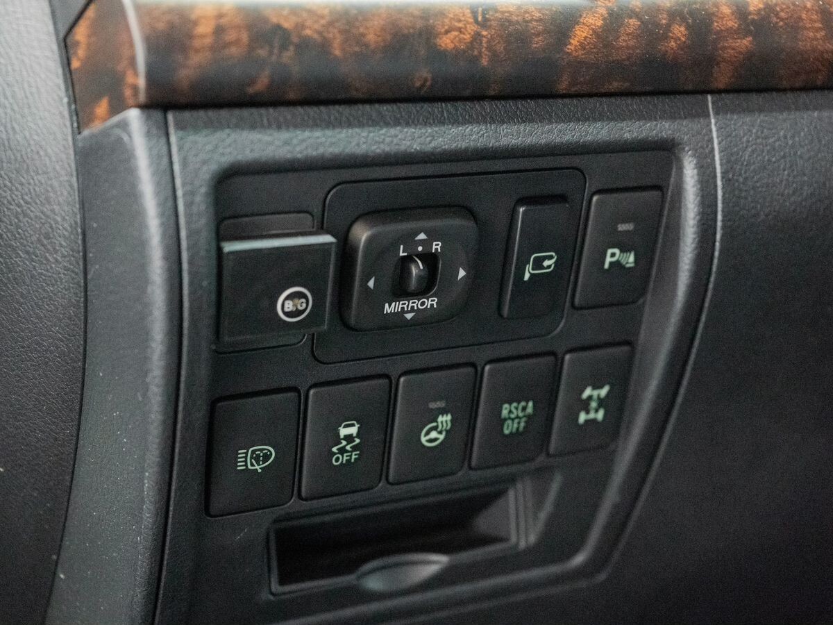 Toyota Land Cruiser 2013 - фото автомобиля