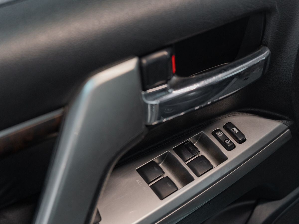 Toyota Land Cruiser 2013 - фото автомобиля