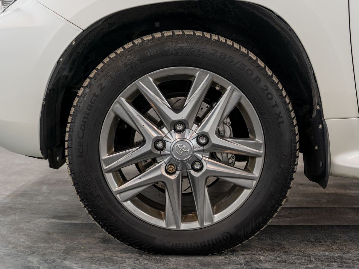 Toyota Land Cruiser 2013 - фото автомобиля