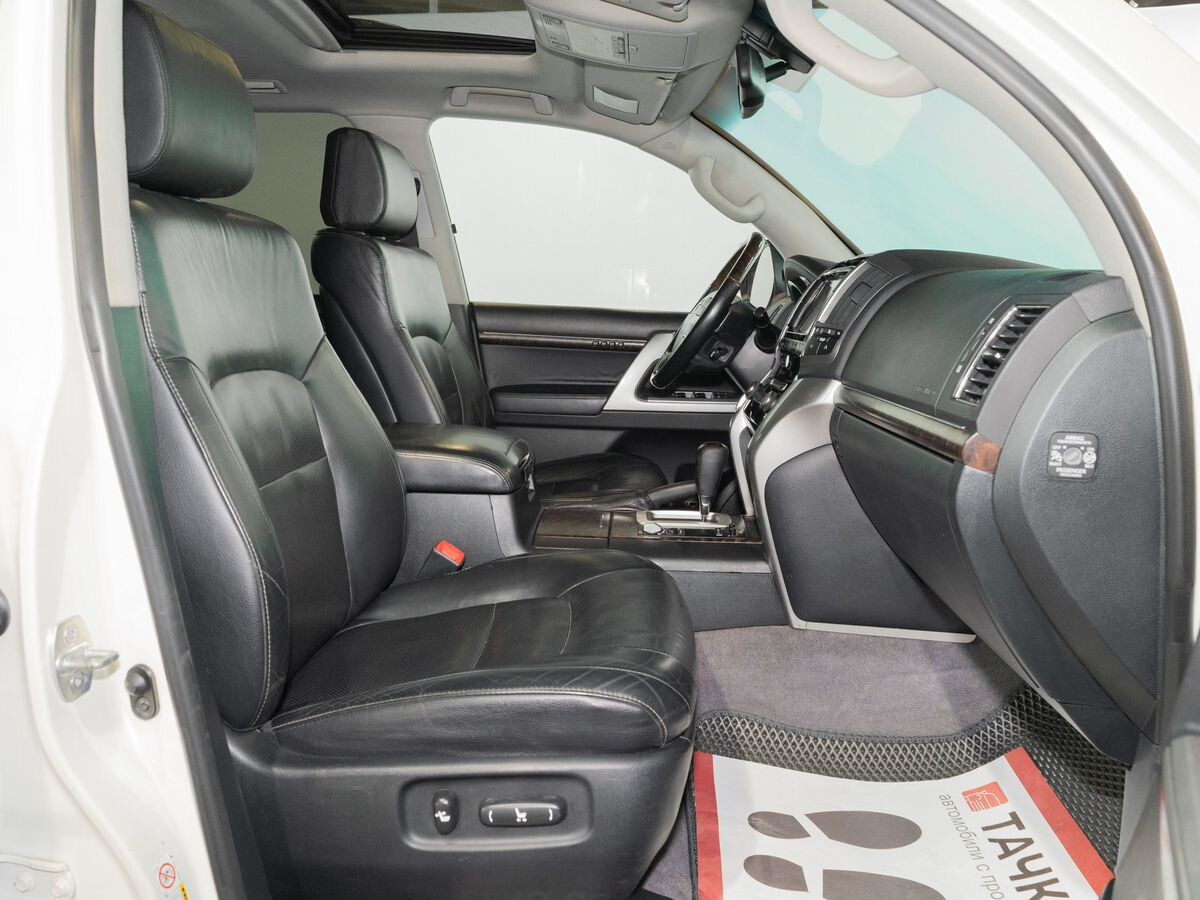 Toyota Land Cruiser 2013 - фото автомобиля