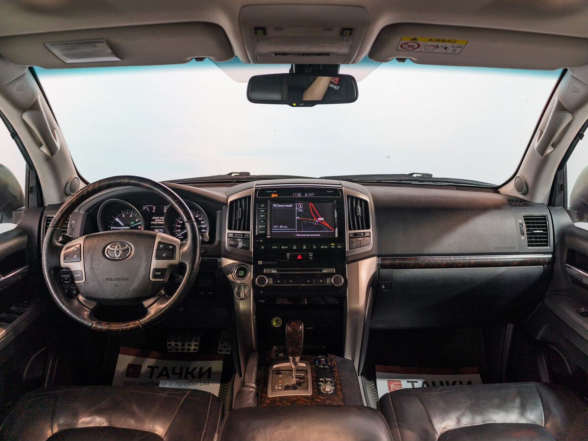 Toyota Land Cruiser 2013 - фото автомобиля