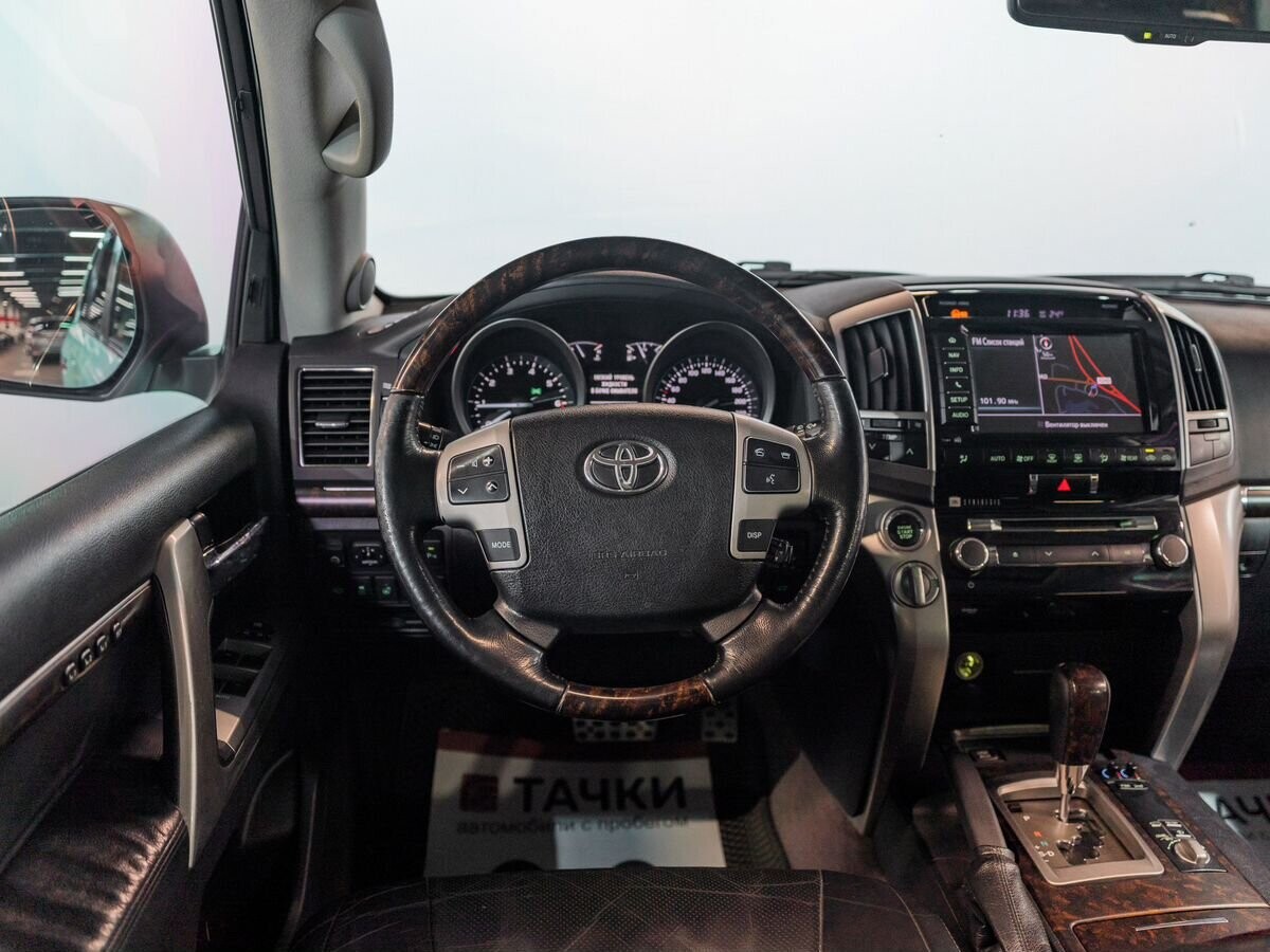 Toyota Land Cruiser 2013 - фото автомобиля