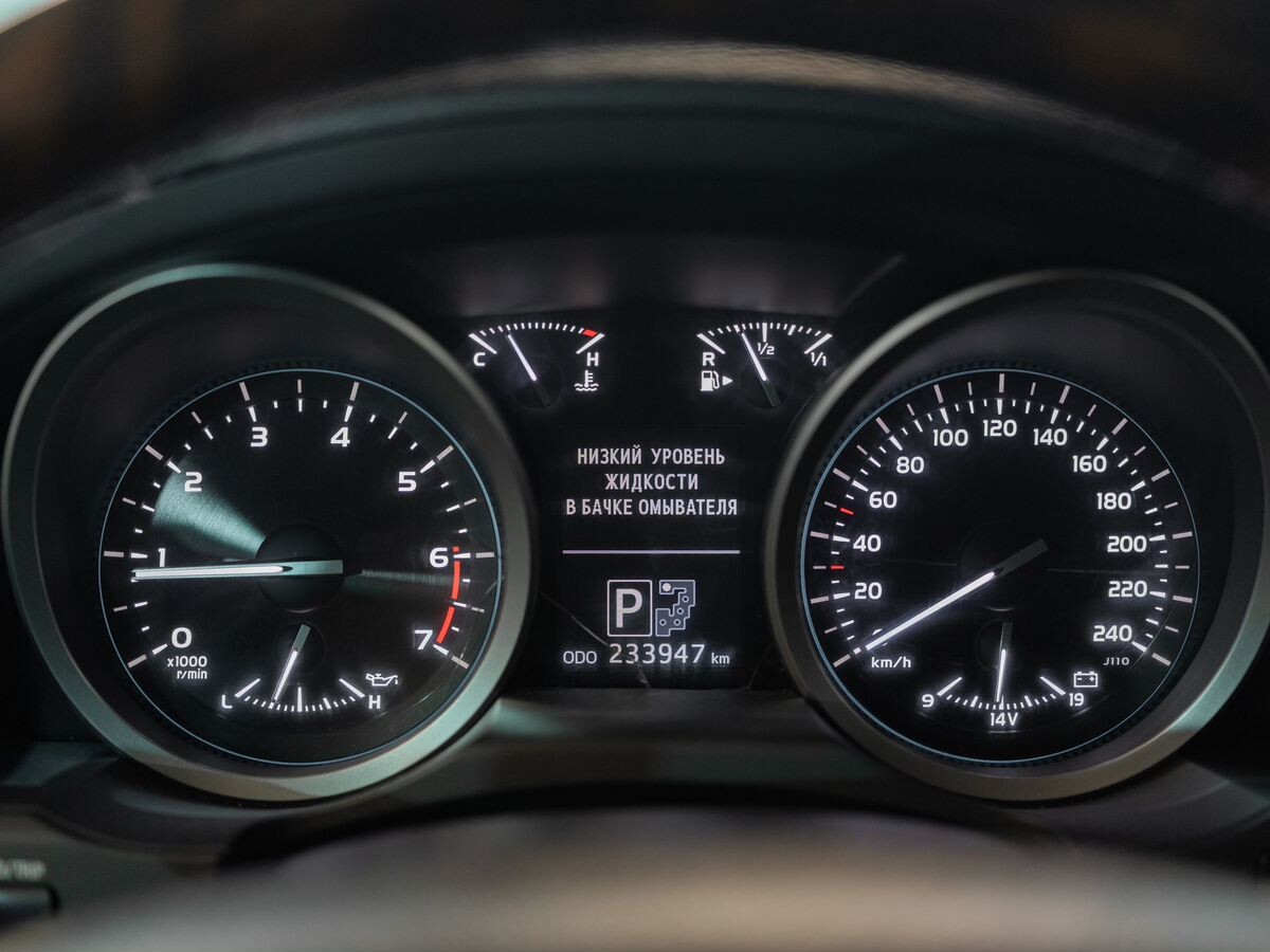 Toyota Land Cruiser 2013 - фото автомобиля