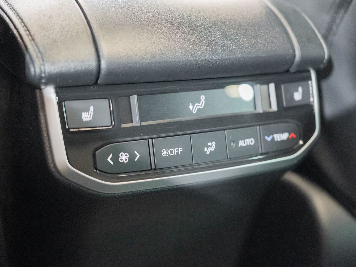 Toyota Highlander 2025 - фото автомобиля