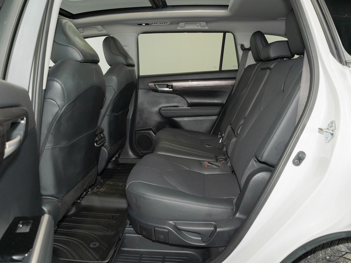Toyota Highlander 2025 - фото автомобиля