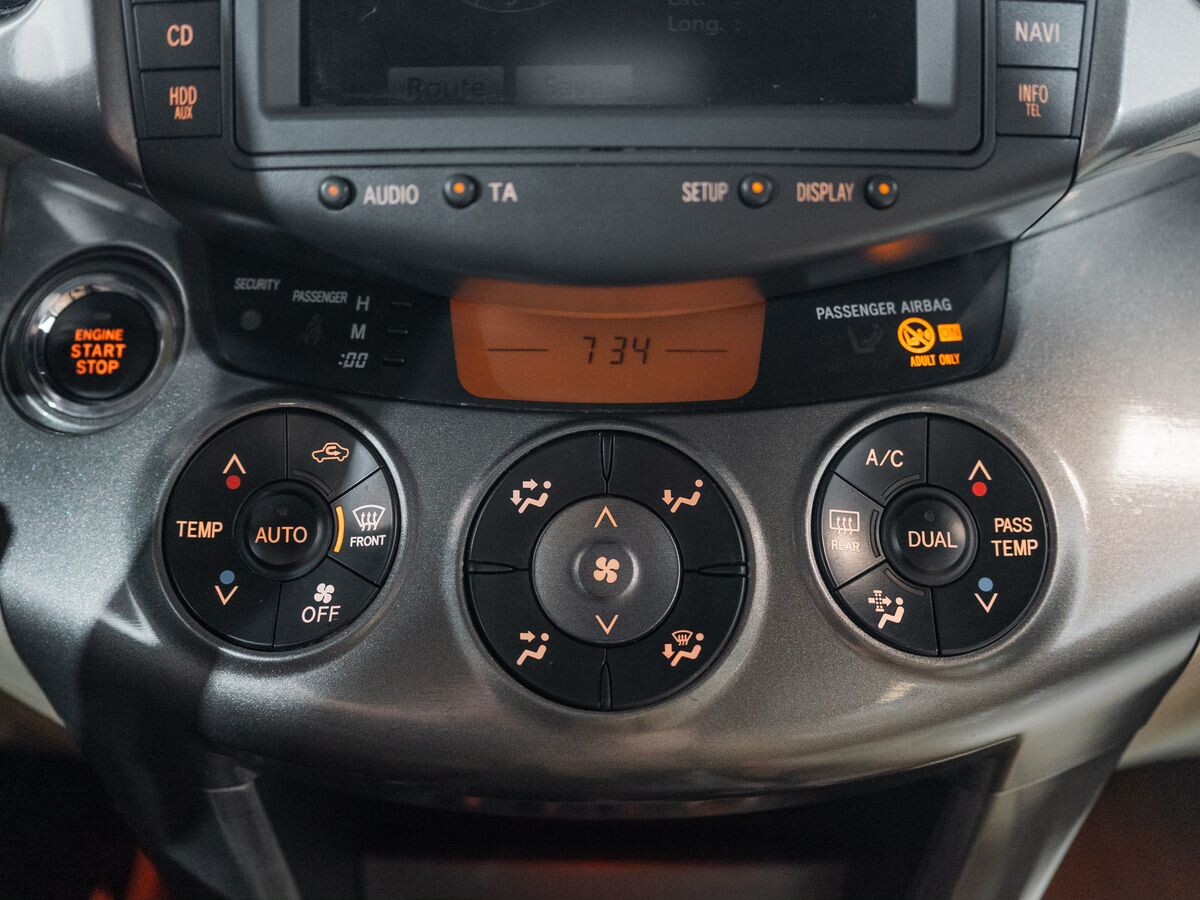 Toyota RAV4 2010 - фото автомобиля