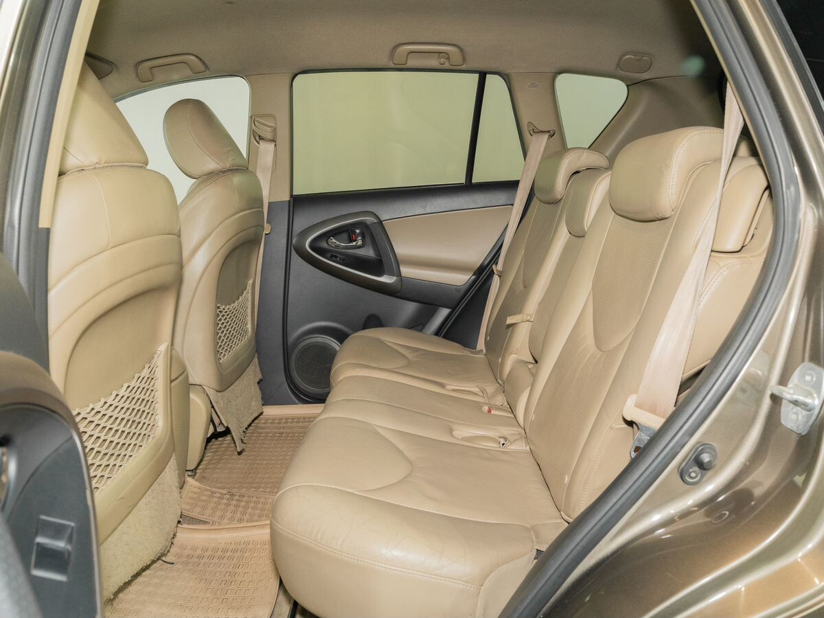 Toyota RAV4 2010 - фото автомобиля