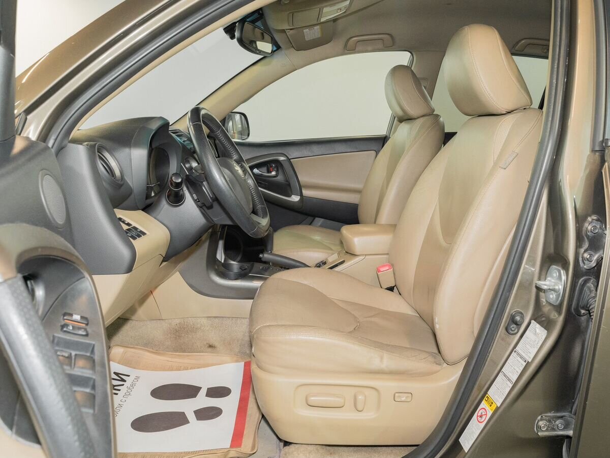 Toyota RAV4 2010 - фото автомобиля