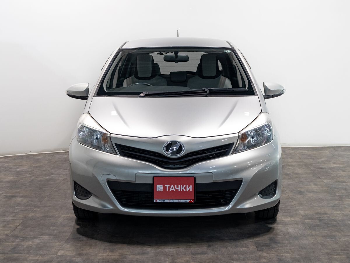 Toyota Vitz 2013 - фото автомобиля