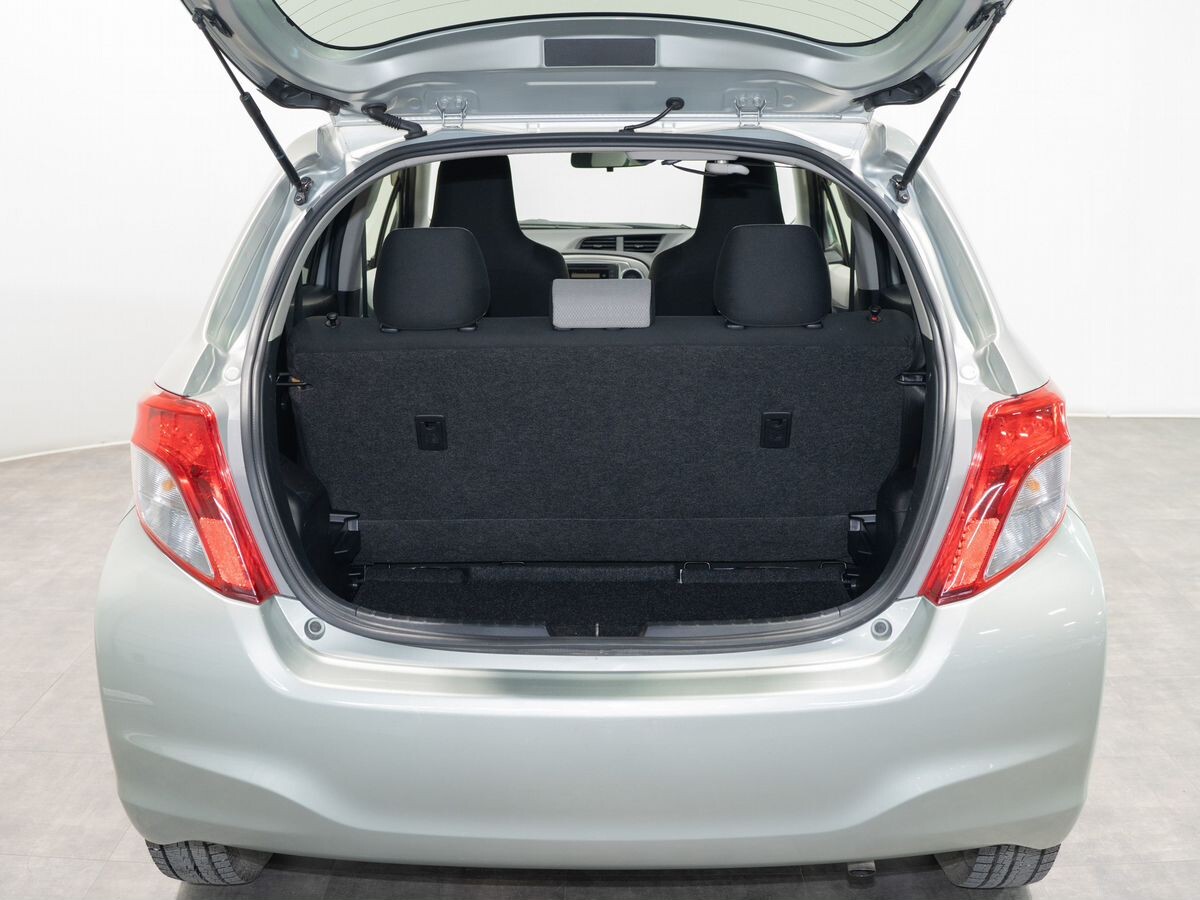 Toyota Vitz 2013 - фото автомобиля