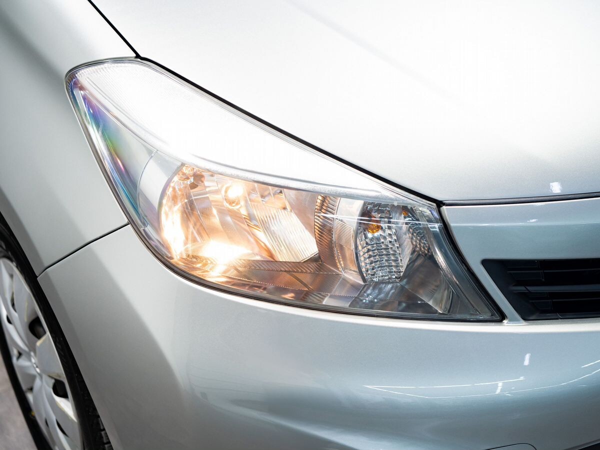 Toyota Vitz 2013 - фото автомобиля