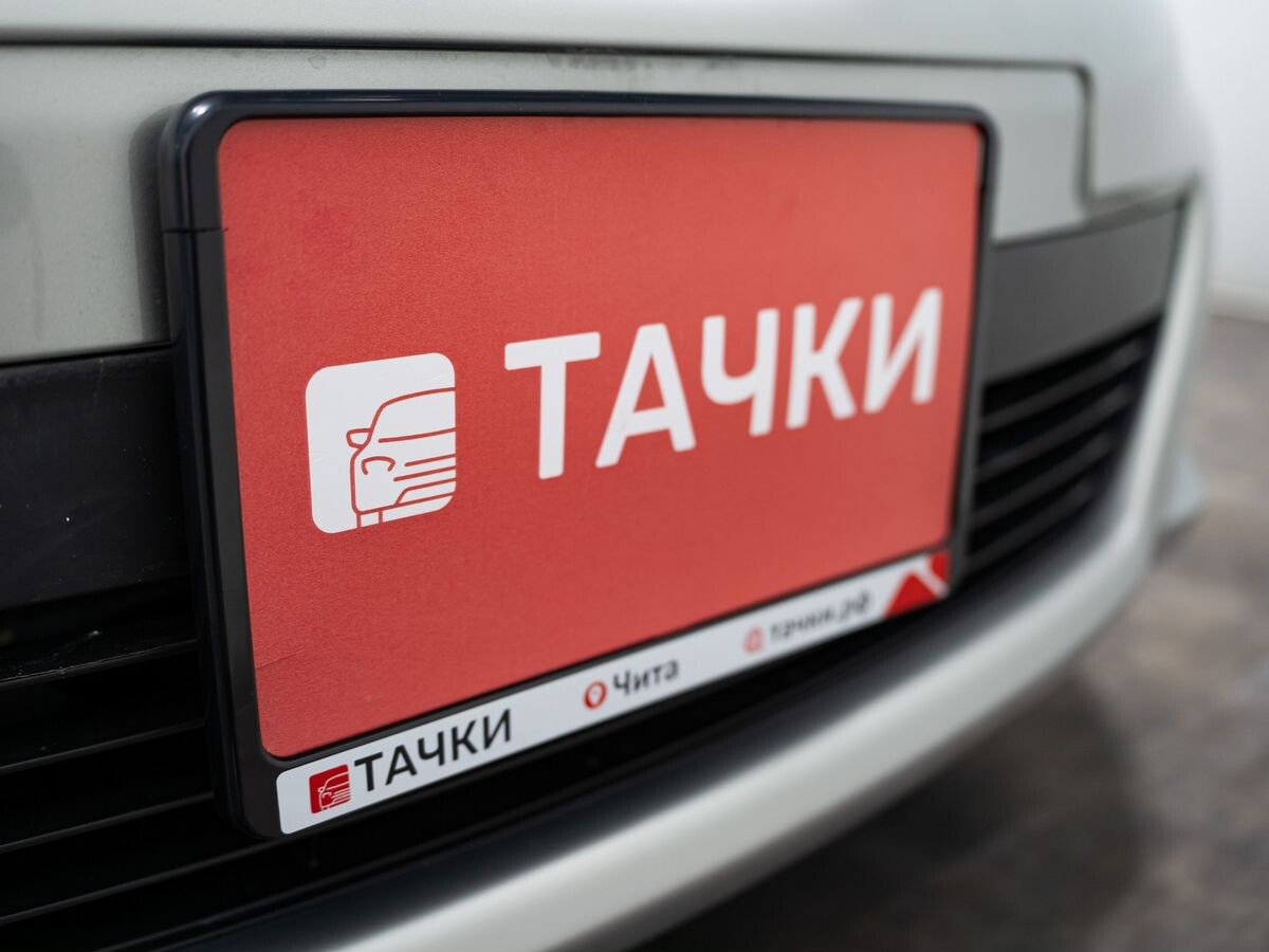 Toyota Vitz 2013 - фото автомобиля