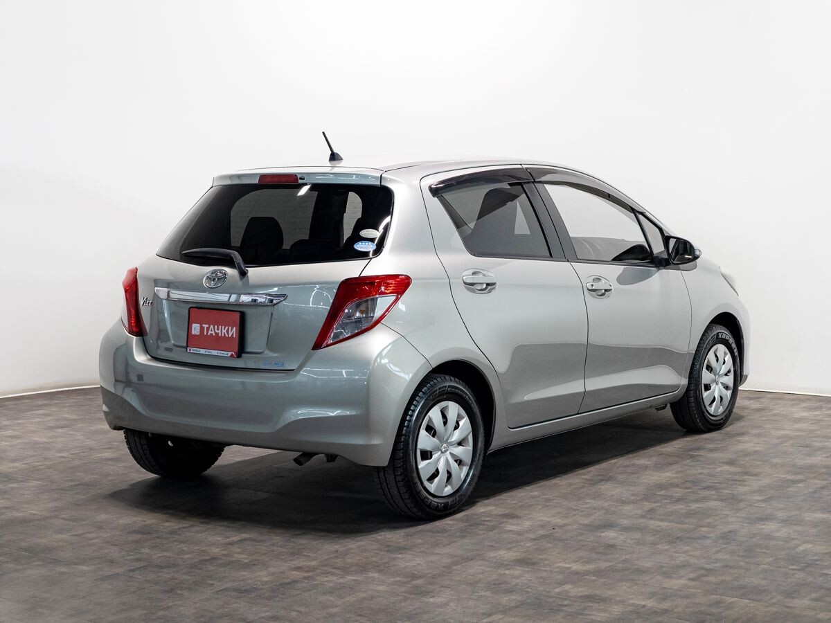 Toyota Vitz 2013 - фото автомобиля
