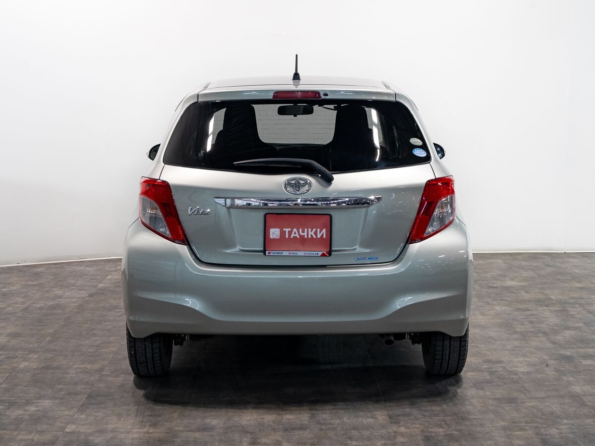 Toyota Vitz 2013 - фото автомобиля