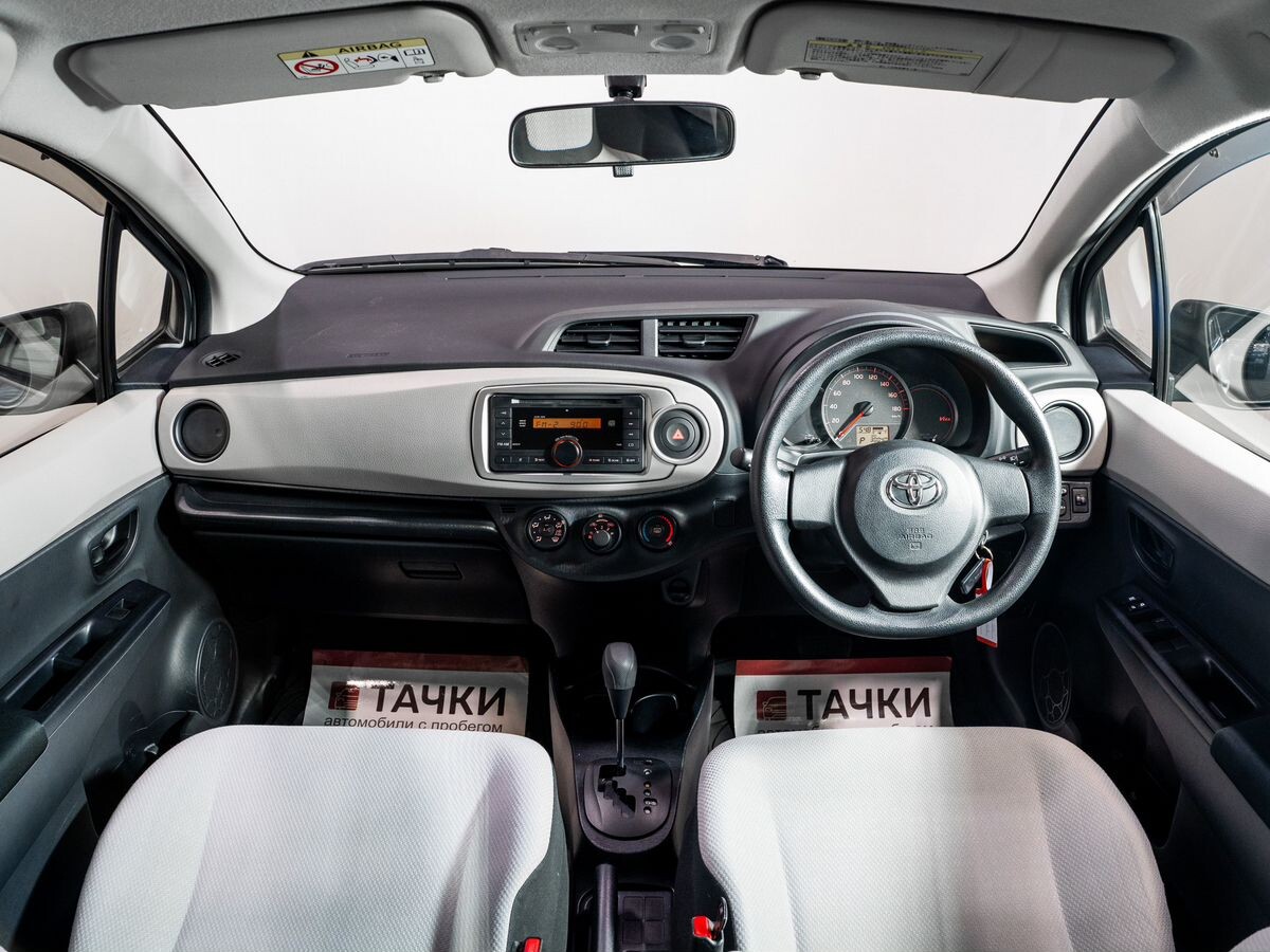 Toyota Vitz 2013 - фото автомобиля