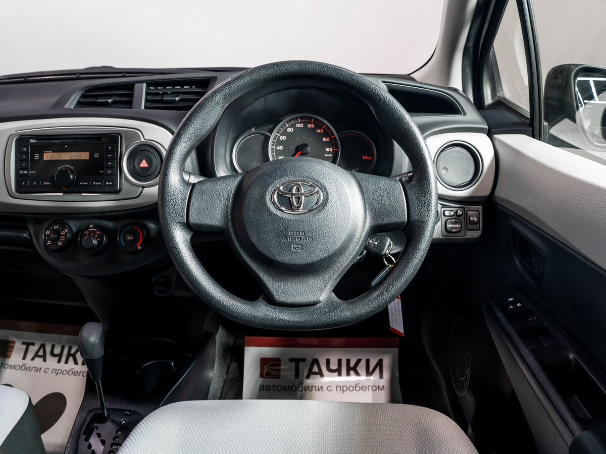 Toyota Vitz 2013 - фото автомобиля