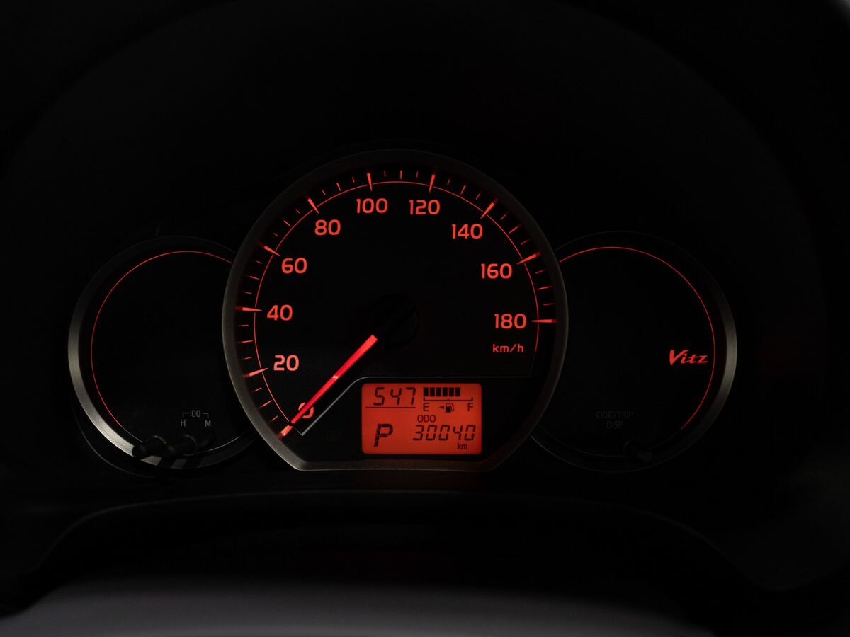 Toyota Vitz 2013 - фото автомобиля