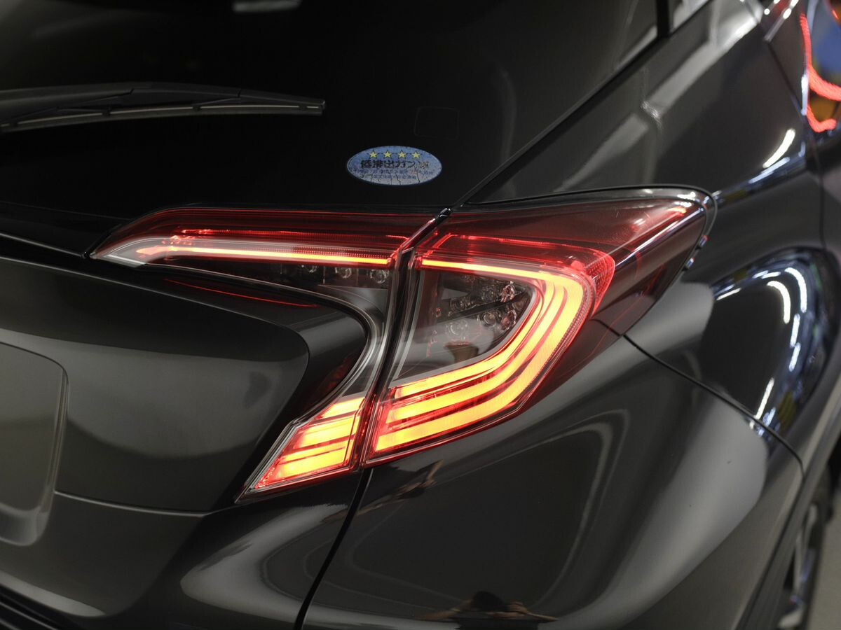 Toyota C-HR 2018 - фото автомобиля