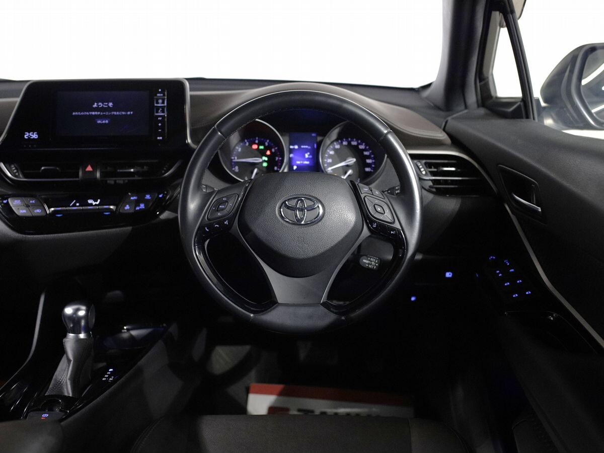 Toyota C-HR 2018 - фото автомобиля