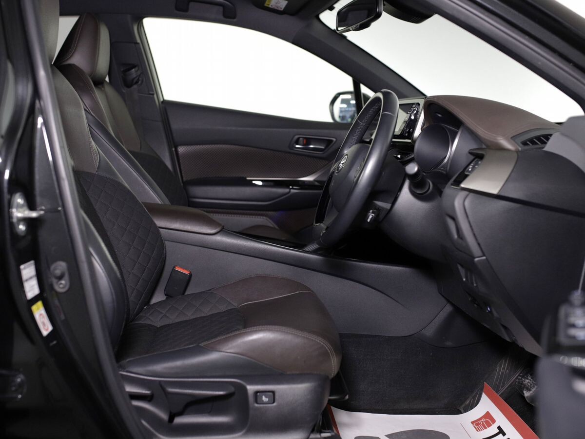 Toyota C-HR 2018 - фото автомобиля